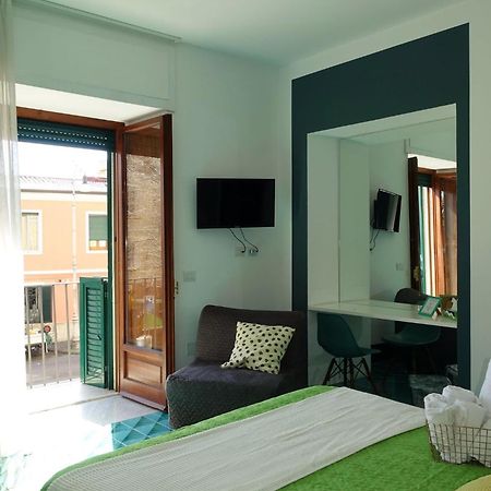 Ninina Boutique Suites Салерно Экстерьер фото
