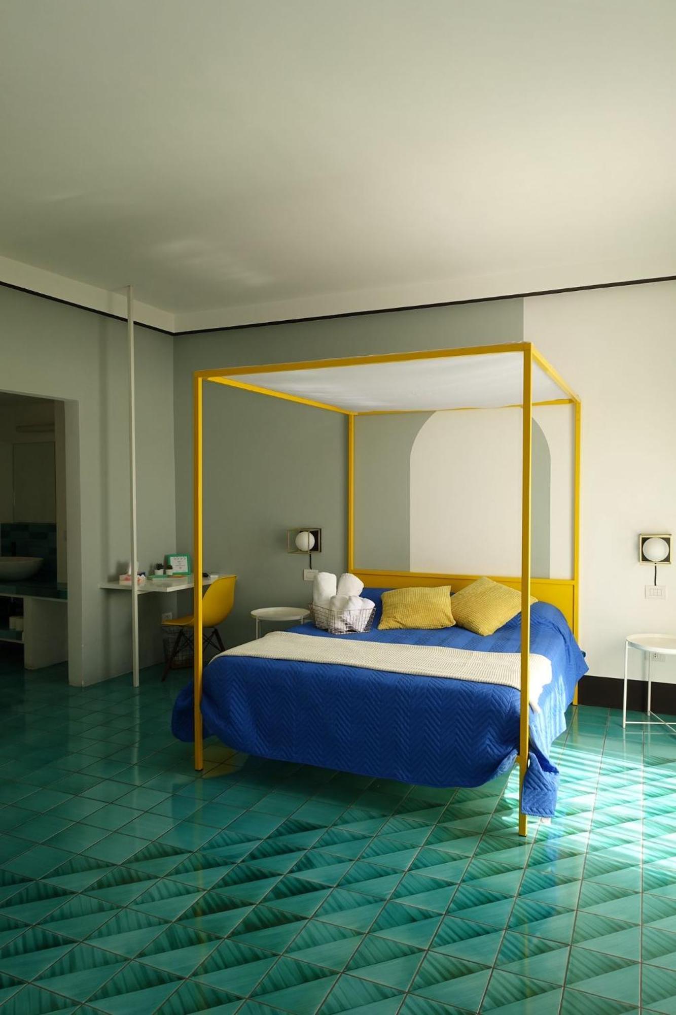 Ninina Boutique Suites Салерно Экстерьер фото