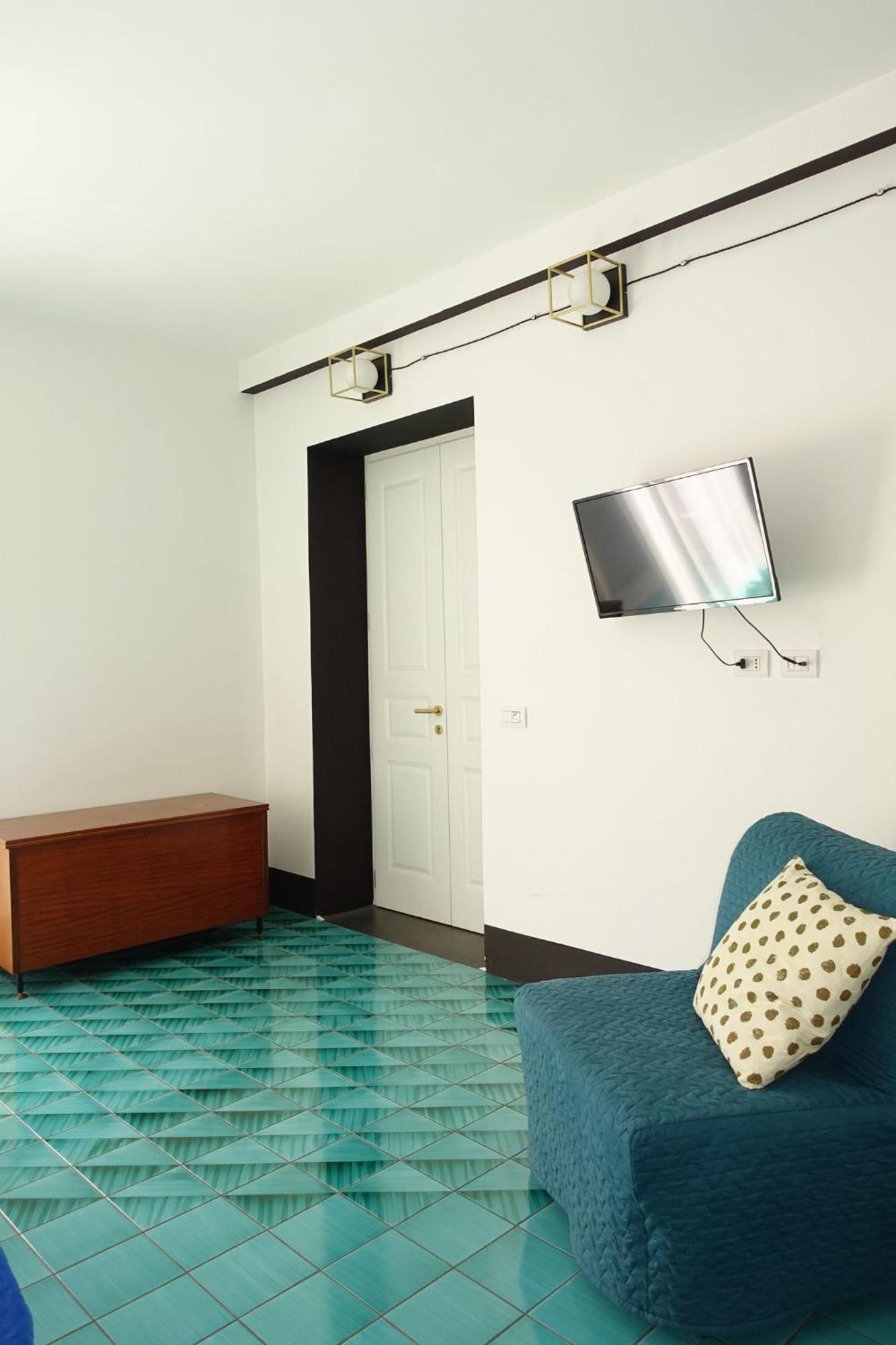 Ninina Boutique Suites Салерно Экстерьер фото