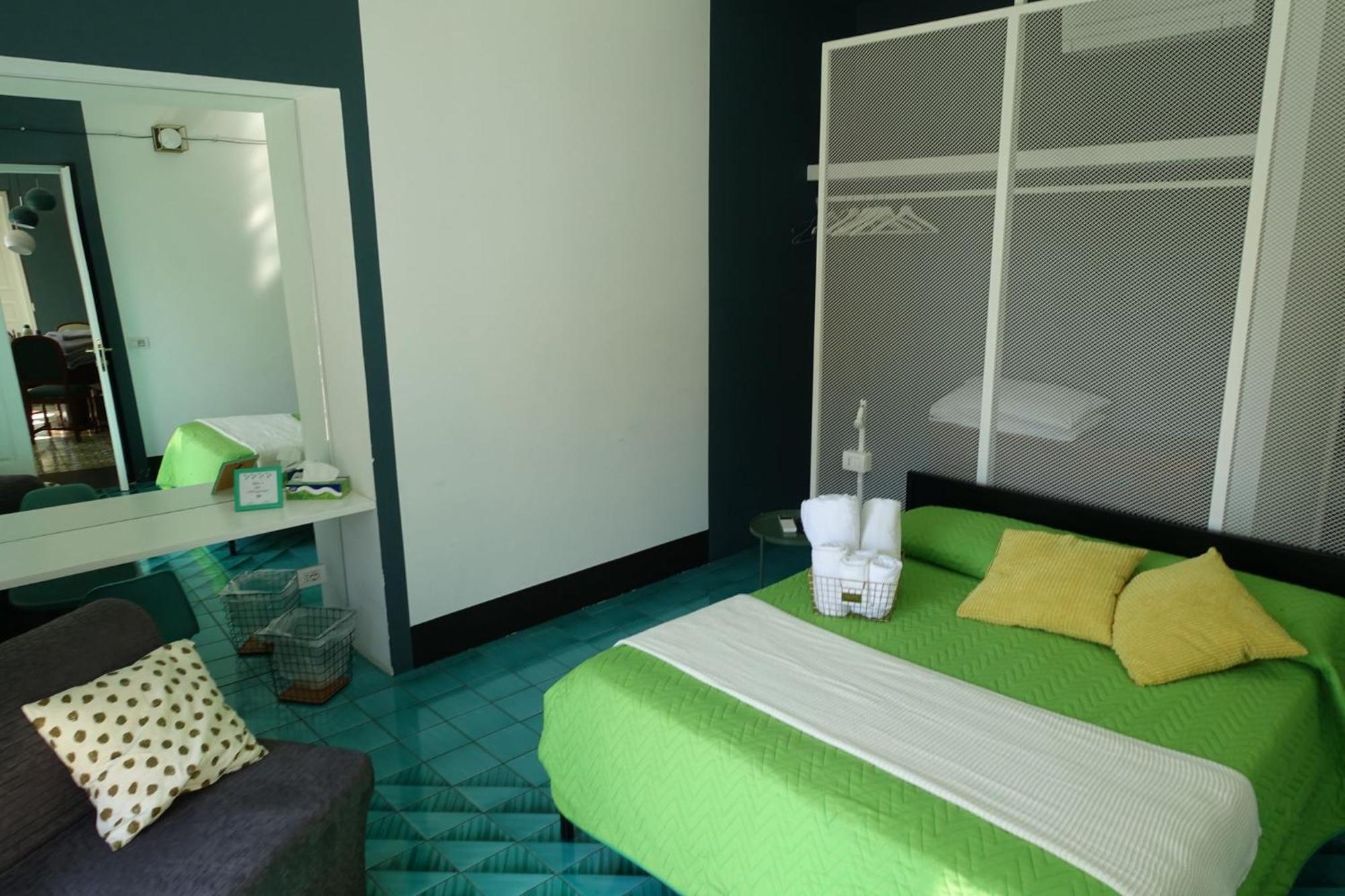 Ninina Boutique Suites Салерно Экстерьер фото