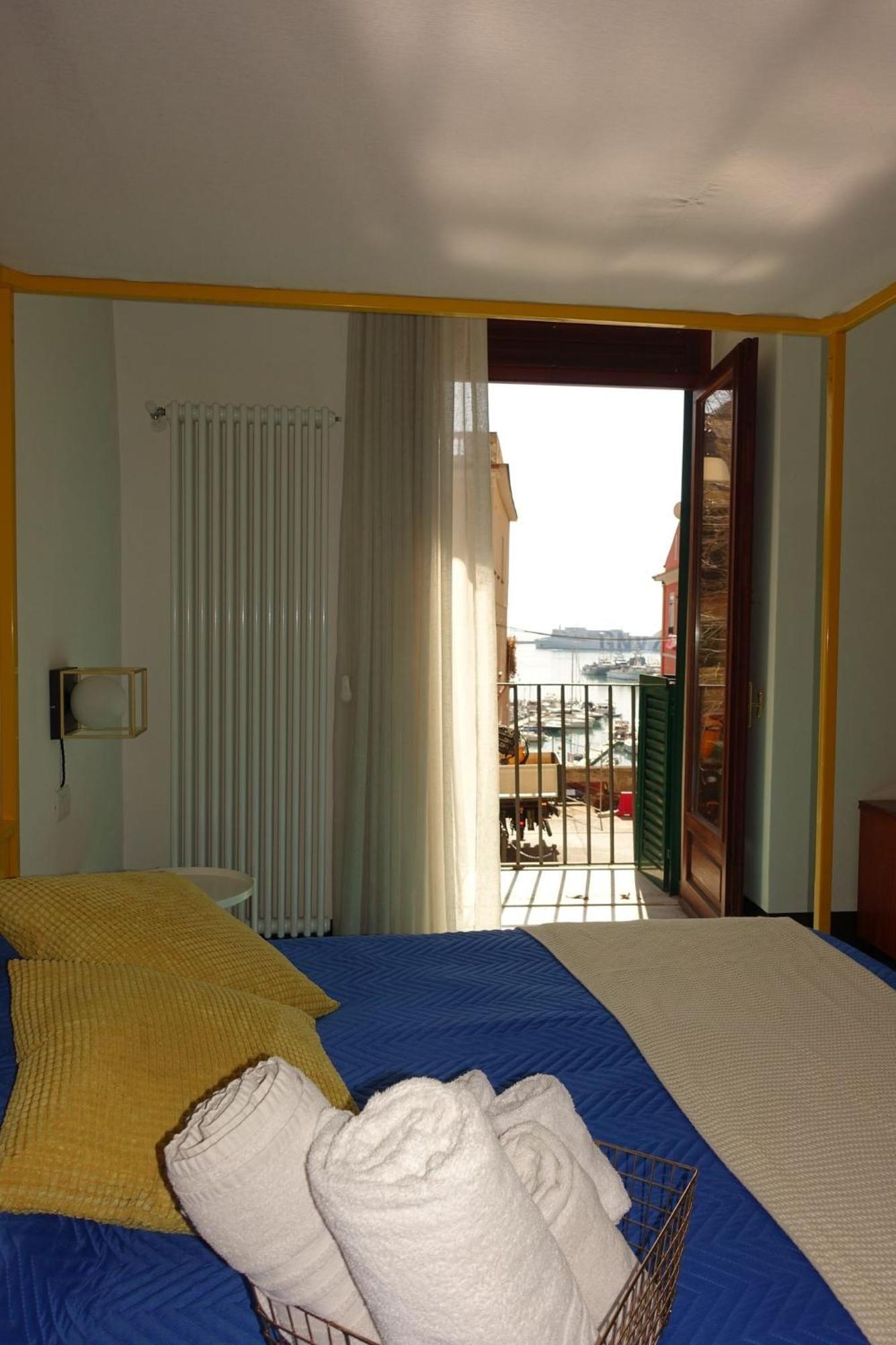 Ninina Boutique Suites Салерно Экстерьер фото