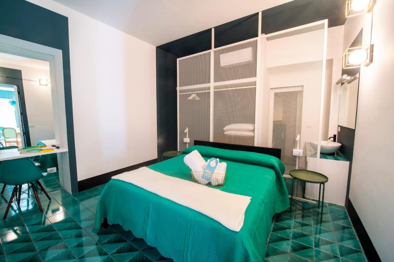 Ninina Boutique Suites Салерно Экстерьер фото